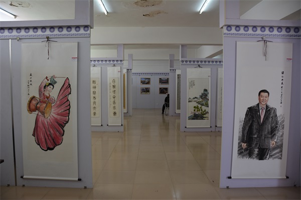 庆祝中华人民共和国成立七十周年书画摄影展2.JPG
